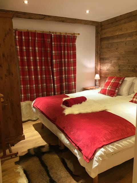 Bed, Photo of the whole room, Decorative detail, Bedroom