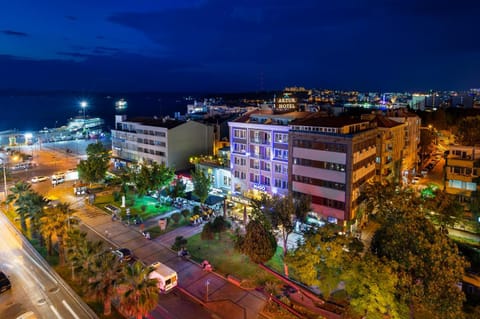 Property building, Night, Bird's eye view, Balcony/Terrace, City view, Street view, Location