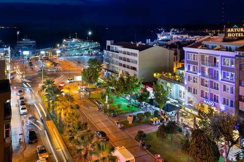 Property building, Night, Neighbourhood, Bird's eye view, Balcony/Terrace, City view, Sea view, Street view, Location