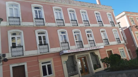 Residencial Central Bed and Breakfast in Óbidos