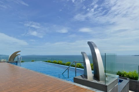 Peak Towers Condominium Condo in Pattaya City