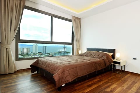 Bedroom, City view, Sea view