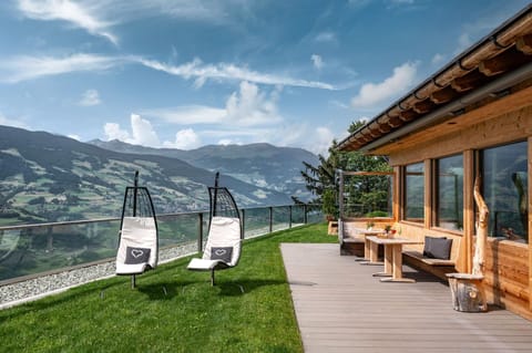 Property building, Spring, Day, Natural landscape, Garden, Mountain view, sunbed