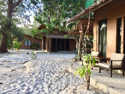 La Ong Lay Resort in Ko Phayam