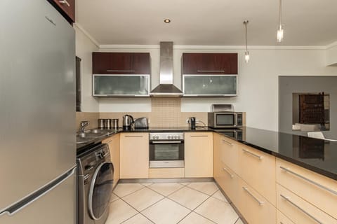 ITC Icon Two bedroom Apartment with lovely balcony Copropriété in Cape Town