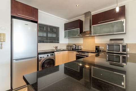 ITC Icon Two bedroom Apartment with lovely balcony Eigentumswohnung in Cape Town
