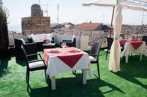 View (from property/room), Balcony/Terrace, Decorative detail