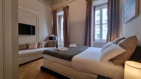Bed, TV and multimedia, Photo of the whole room, Bedroom