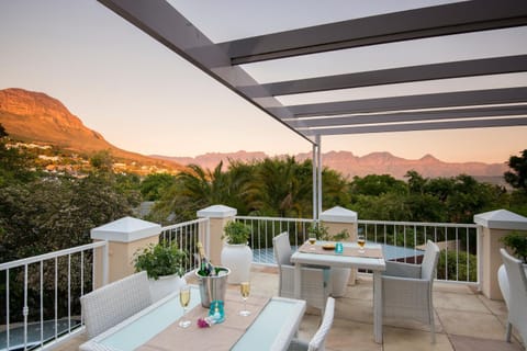 On site, Mountain view, Pool view, Sunset