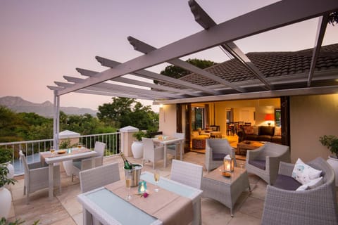 Balcony/Terrace, Lounge or bar, Mountain view, Pool view, Sunset