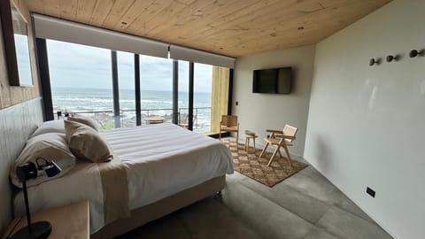 Bed, Natural landscape, TV and multimedia, Photo of the whole room, Sea view