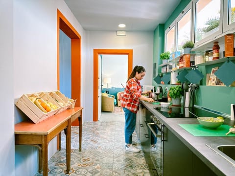 Kitchen or kitchenette, Communal kitchen