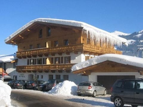 Facade/entrance, Winter