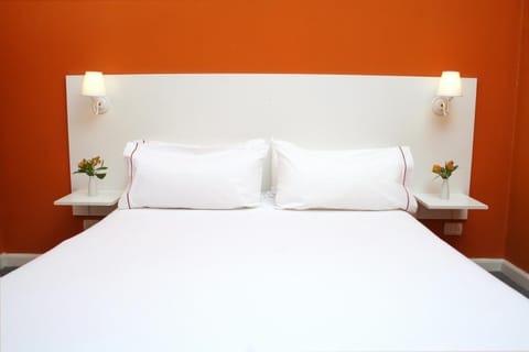 Bed, Photo of the whole room, Decorative detail, Bedroom