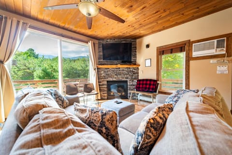 Whiteface Mountain Chalet Maison in Wilmington