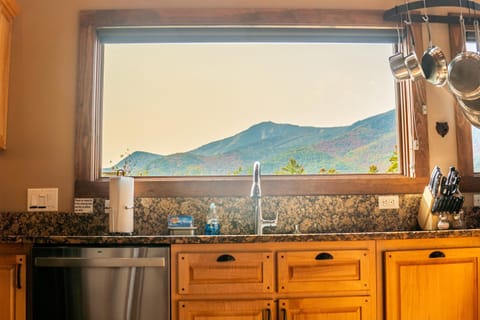 Kitchen or kitchenette, Mountain view