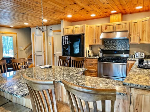 Dining area, kitchen