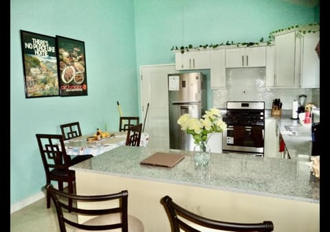 Kitchen or kitchenette, Dining area, oven, stove