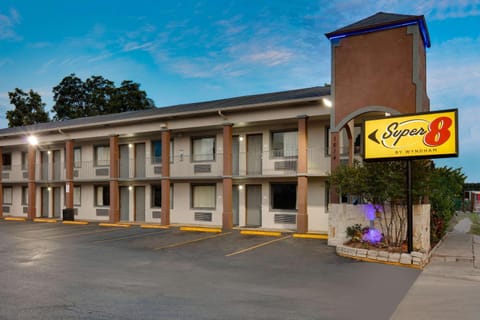 Super 8 by Wyndham San Antonio Pearl District Downtown Motel in San Antonio