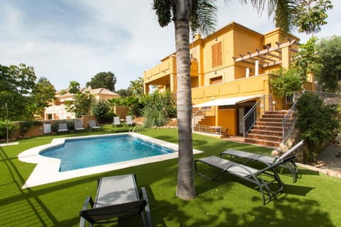 Swimming pool, Swimming pool