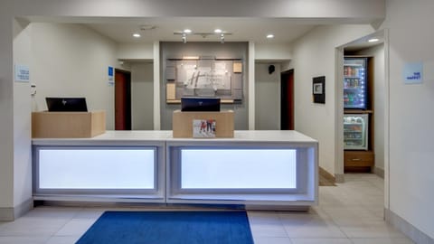 Holiday Inn Express Hotel & Suites Detroit - Farmington Hills, an IHG Hotel Hotel in Farmington Hills