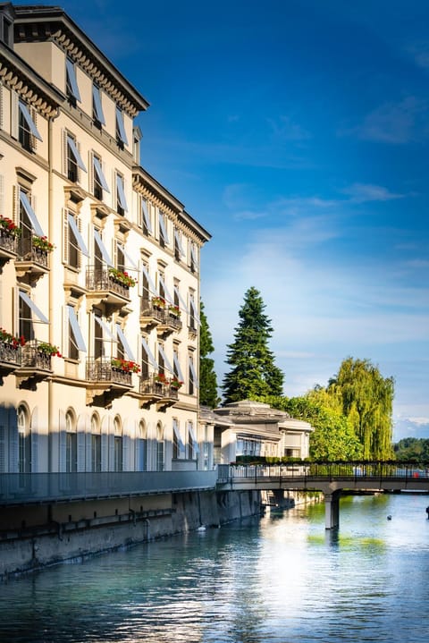 Property building, Facade/entrance, Neighbourhood, River view