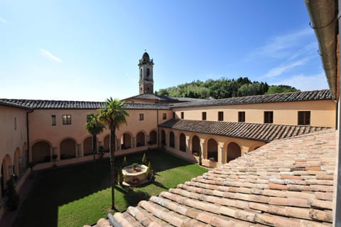 Facade/entrance, Garden