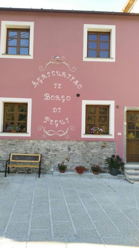 Il Borgo Di Pegui Farm Stay in Province of Massa and Carrara