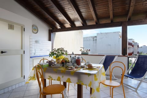 Dining area, Breakfast