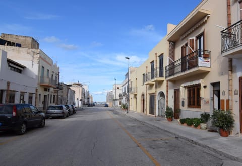 Property building, Neighbourhood, City view, Street view