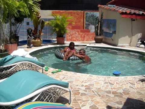 Hotel El Tronco Inc Alojamiento y desayuno in Boca Chica