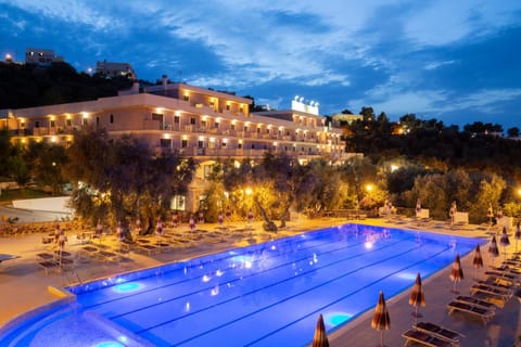 Property building, Pool view