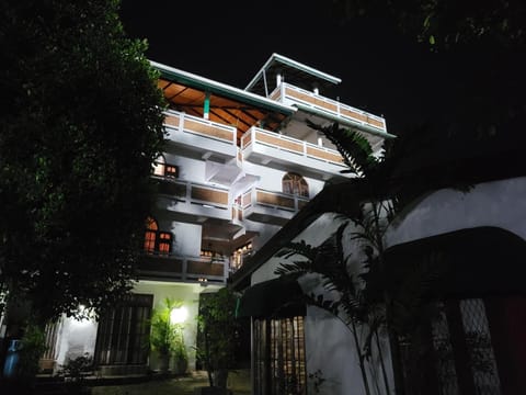 Aloy's Residence Hotel in Gangawatakorale