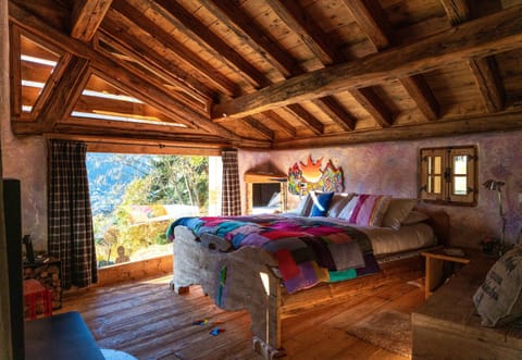 Bedroom, Mountain view