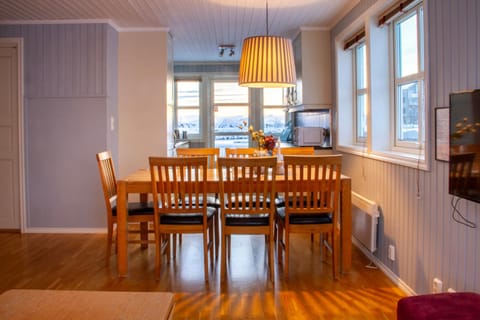 TV and multimedia, View (from property/room), Living room, Dining area, kitchen