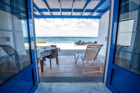 Seashell Beach House on the frontline of the ocean Condominio in Punta Mujeres