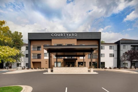 Courtyard Grand Rapids Airport Hotel in Kentwood