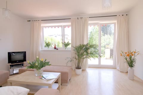 Living room, Photo of the whole room