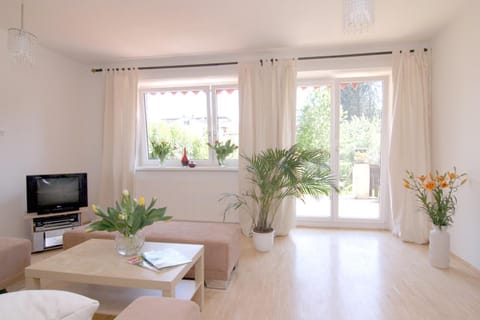 Living room, Photo of the whole room