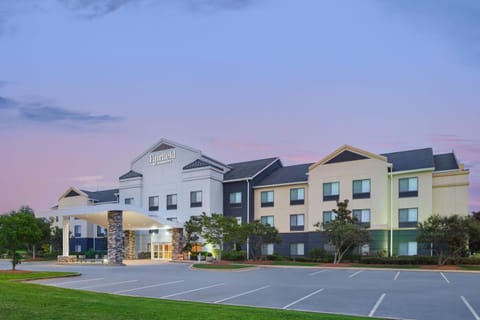 Fairfield Inn & Suites Auburn Opelika Hotel in Opelika