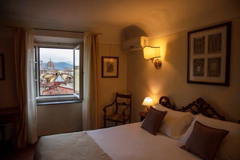 Bed, View (from property/room), Photo of the whole room, Decorative detail, Bedroom, City view, Landmark view