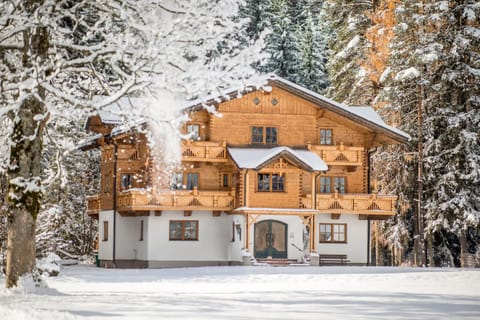 Facade/entrance, Winter