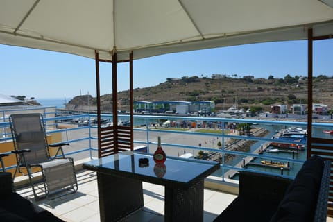 Penthouse Marina Apartment in Guia