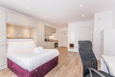 Town or Country - Canute Studio Apartment in Southampton