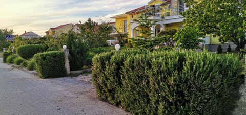 Property building, Garden view, Street view