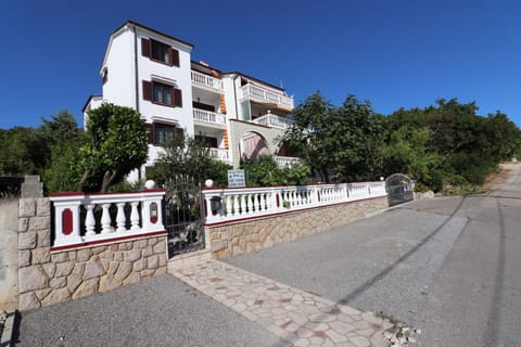 Property building, Day, Street view, Parking