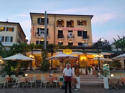 Property building, Staff, Facade/entrance, Summer