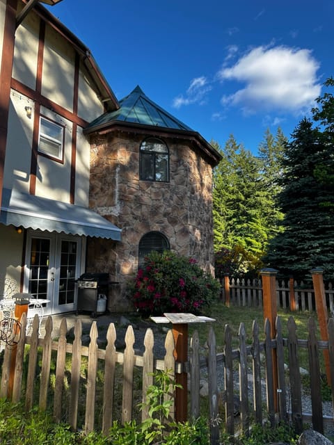 Property building, Patio, Garden, Garden view