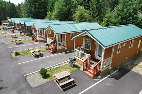 Property building, Day, Natural landscape, BBQ facilities, View (from property/room), Parking