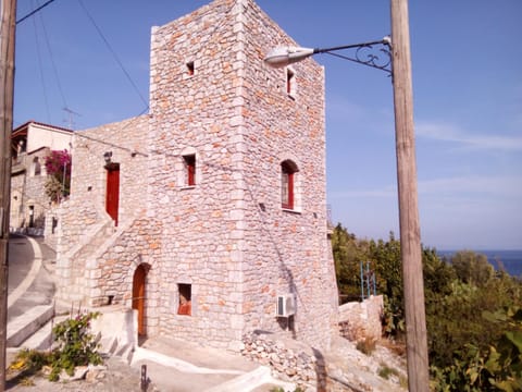 Ampelos Tower House in Peloponnese Region